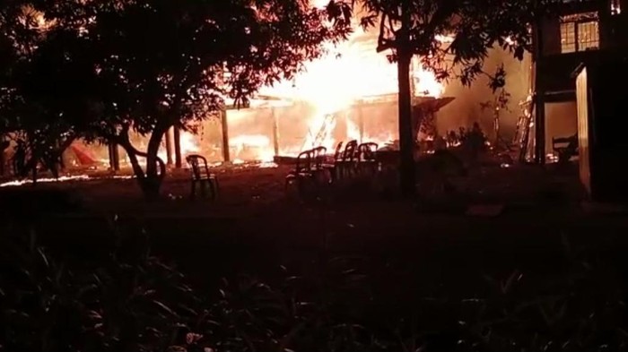 Dua rumah panggung ludes terbakar di Kabupaten Wajo, Sulawesi Selatan (Sulsel).