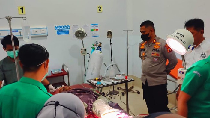 Dua pria berinisial DP (53) dan SK (50) di Wajo, Sulawesi Selatan (Sulsel) terlibat perkelahian dengan menggunakan parang usai terlibat sengketa lahan empang.
