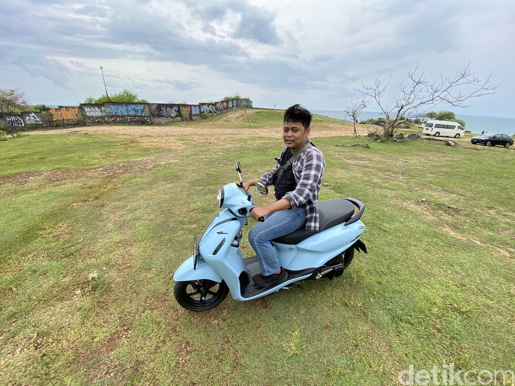 Yamaha Grand Filano Hybrid di Bali