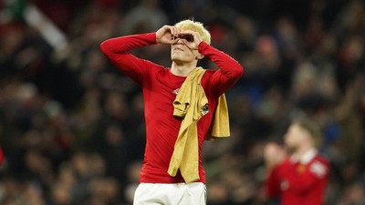 Saat Teropong Garnacho Senggol Pedri, Usik Fans dan Media Spanyol