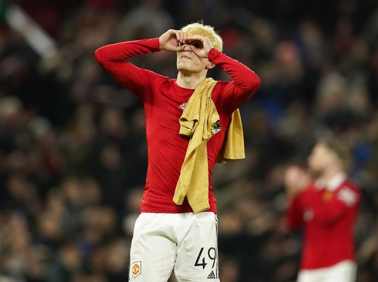 Saat Teropong Garnacho Senggol Pedri, Usik Fans dan Media Spanyol