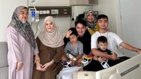 Umi Yuni kini telah menikah lagi dengan seorang pria bernama Abah Agam. Foto: Instagram