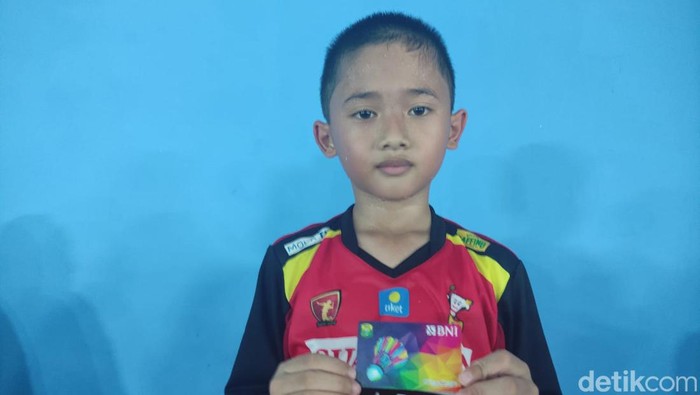 Arka Brahma Madyanto dari PB Champion melaju ke babak final kategori Tunggal Usia Dini Putra.