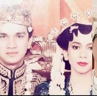 Tantowi Yahya dan Dewi Handayani menikah pada tahun 1989. Jauh dari kabar miring, rumah tangga keduanya hingga kini masih tampak harmonis. Dari pernikahan tersebut Tantowi dan Dewi telah dikaruniai 2 orang putra. Foto: Instagram