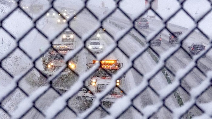 Snow plows clear the highway along Interstate 80 on Wednesday, Feb. 22, 2023 in Salt Lake City, Utah.  Brutal winter weather hammered the northern U.S. Wednesday with “whiteout” snow, dangerous wind gusts and bitter cold, shutting down roadways, closing schools and businesses and prompting dire warnings for people to stay home.  (Francisco Kjolseth /The Salt Lake Tribune via AP)