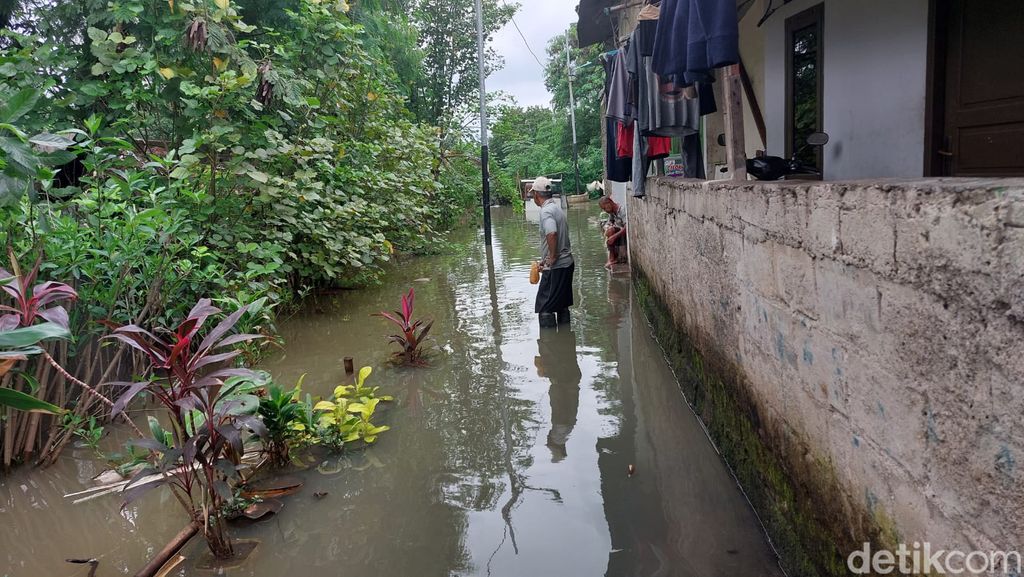 Banjir di sebagian wilayah RT 7/RW 1, Kembangan Utara, Jakarta Barat, 24 Februari 2023. (Rumondang Naibaho/detikcom)