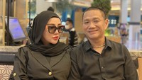 Pemilik bisnis skincare ini juga sering habiskan waktu berdua bareng sang suami. Salah satu agendanya adalah makan steak bareng.