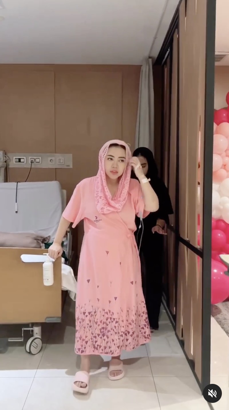 Bella Shofie Kompak Kulineran Bareng Keluarga, Ini Potret Manisnya