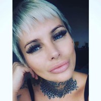 Callie memang sempat terlibat masalah setelah memenangkan lotere. Ia pernah dilarang menyetir karena menabrakan mobilnya ketika mabuk kokain. Wanita tersebut juga dilaporkan diserang dua wanita di sebuah klub yang merusak tulang iga, gigi, kepala sampai penglihatannya.Foto: Facebook Callie Rogers