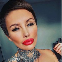 Meski sempat menikmati uangnya tapi berbagai dampak kurang menyenangkan yang disebabkan lotere itu membuat Callie sedikit menyesal. Ibu empat anak itu kini jadi susah percaya pada orang lain dan kesulitan hidup dalam sorotan. Callie pun berharap jika orang yang membeli kupon undian dibatasi secara umur. Foto: Facebook Callie Rogers