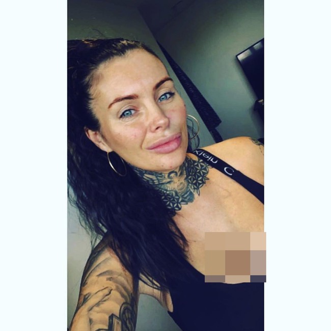 Kamu baru berusia 16 tahun dengan semua tanggung jawab itu. Di usia itu, kamu bisa saja diberi nasehat terbaik tapi kamu tidak bisa mendengarkan. Aku terlalu muda. Dalam semalam aku berubah dari anak muda yang tidak peduli menjadi orang dewasa, ujarnya. Foto: Facebook Callie Rogers