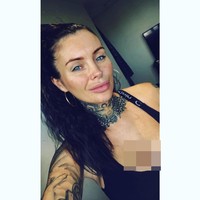 Kamu baru berusia 16 tahun dengan semua tanggung jawab itu. Di usia itu, kamu bisa saja diberi nasehat terbaik tapi kamu tidak bisa mendengarkan. Aku terlalu muda. Dalam semalam aku berubah dari anak muda yang tidak peduli menjadi orang dewasa, ujarnya. Foto: Facebook Callie Rogers