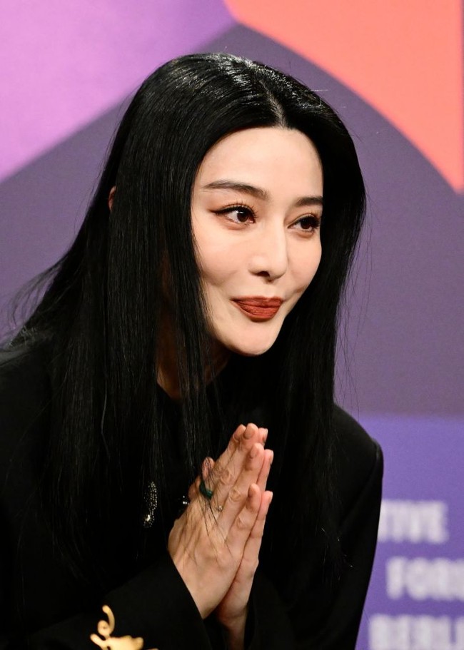 Pada Oktober 2019 Fan dikabarkan telah membayar tunggakan pajaknya yang sangat besar tersebut. Berdasarkan laporkan media lokal, aktris 41 tahun itu membayar penunggakan pajak itu dalam waktu dua hari saja. Bukan jumlah yang sedikit, ternyata aktris berbayaran termahal di China itu menjual puluhan apartemen di Beijing. Foto: Getty Images