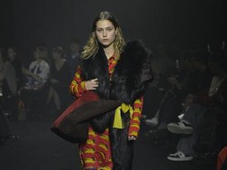 10 Koleksi Busana Burberry Fall/Winter 2023