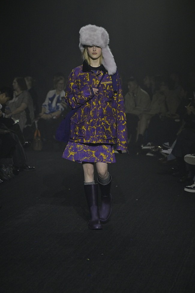 Fashion show koleksi busana Burberry Fall Winter 2023. Foto: Giovanni Giannoni/ Getty Images.