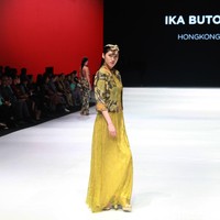 Iko mendukung para pengrajin ecoprint yang mayoritas ibu rumah tangga. Mereka diajari dan tekuni tapi tidak menemukan jalan karena tidak ada akses. Sebetulnya usia ecoprint saya lebih junior tapi karya saya sejak tahun 1983 perusahaan saya ke Hongkong, saya eksport ke 40 negara secara massal. Permodel saya menerima 2000-3000 per model, kata Iko. Foto: Ari Saputra/Detikcom.