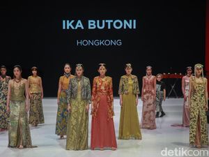 10 Koleksi Batik Ecoprint Ramah Lingkungan di Indonesia Fashion Week 2023