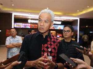 Disentil Gus Mus soal Jalan Rusak di Pantura, Ganjar: Saya Urus