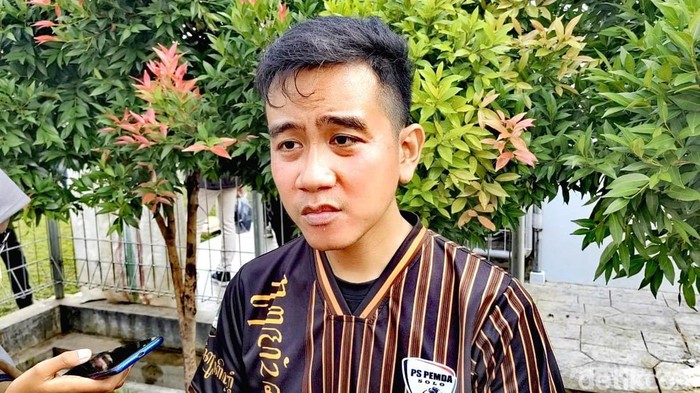 Wali Kota Solo Gibran Rakabuming Raka di Stadion Mini Cengklik, Jumat (24/2/2023).