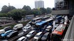 Hujan Sejak Pagi, Jalan Gatot Subroto Mengular Panjang