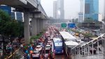 Hujan Sejak Pagi, Jalan Gatot Subroto Mengular Panjang