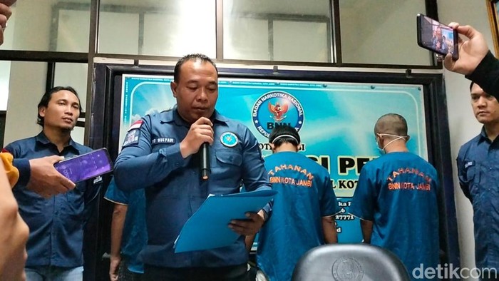 Katim Pemberantasan BNN Kota Jambi, Eko saat memaparkan kasus penangkapan oknum TNI terkait kasus sabu.