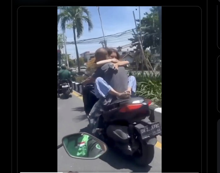 Kelakuan turis asing di Bali, naik Xmax pangku-pangkuan, dan tidak pakai helm