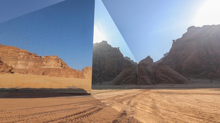 The Maraya mirrored building in Al Ula, Saudi Arabia, on Tuesday, Nov. 6, 2022. The tourism ministry is targeting 12 million foreign tourists this year, with tourism on track to contribute about 4% of economic output, Tourism Minister Ahmed Al Khateeb said. Photographer: Maya Siddiqui/Bloomberg via Getty Images