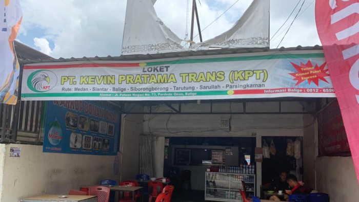 Suasana loket bus travel di Balige (Kartika Sari/detikSumut)