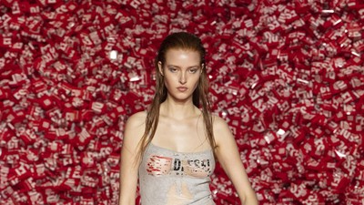 Potret Gunung Kondom di Milan Fashion Week, Terbuat dari 200 Ribu Kondom
