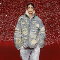 Melalui presentasi ini, Glenn ingin menyampaikan sebuah gagasan bahwa seks sebagai salah satu kunci meraih kebahagian dan kesuksesan selama dilakukan secara bertanggung jawab. Hidup yang sukses berkaitan dengan seks yang positif, bersenang-senang, menikmati hidup, tapi tetap melakukannya dengan aman dan saling menghormati, kata pria asal Belgia itu kepada Vogue. (Foto: Victor VIRGILE/Gamma-Rapho via Getty Images)