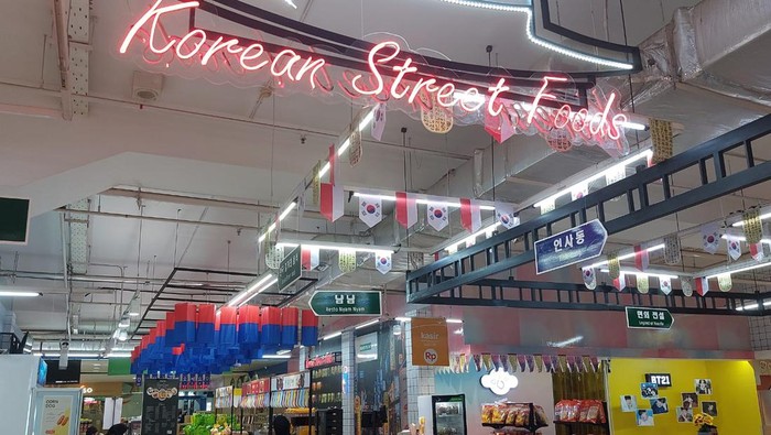 Korean Street Food di Transmart Kokas
