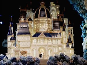 8 Foto Kue Pernikahan Mewah Artis Indonesia, Bentuknya Bak Istana Kerajaan