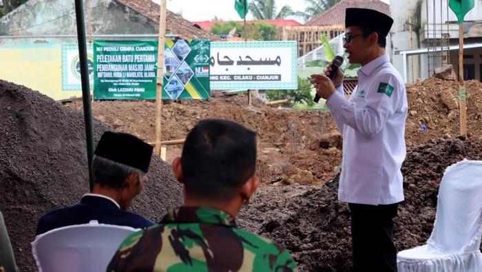 Langkah Nyata Penyaluran Bantuan Recovery Gempa Cianjur Peletakan batu pertama pembangunan Masjid Jami' Miftahul Huda li Nahdlatil Ulama dilaksanakan di Desa Rancagoong, Kecamatan Cilaku, Kabupaten Cianjur, Jawa Barat.
Ini menjadi langkah nyata penyaluran bantuan untuk recovery gempa Cianjur.