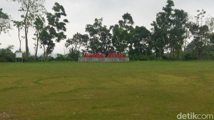 Lapangan di Dusun Cerelek, Desa Cisaat, Kecamatan Ciater yang pernah dikunjungi Zinedine Zidane