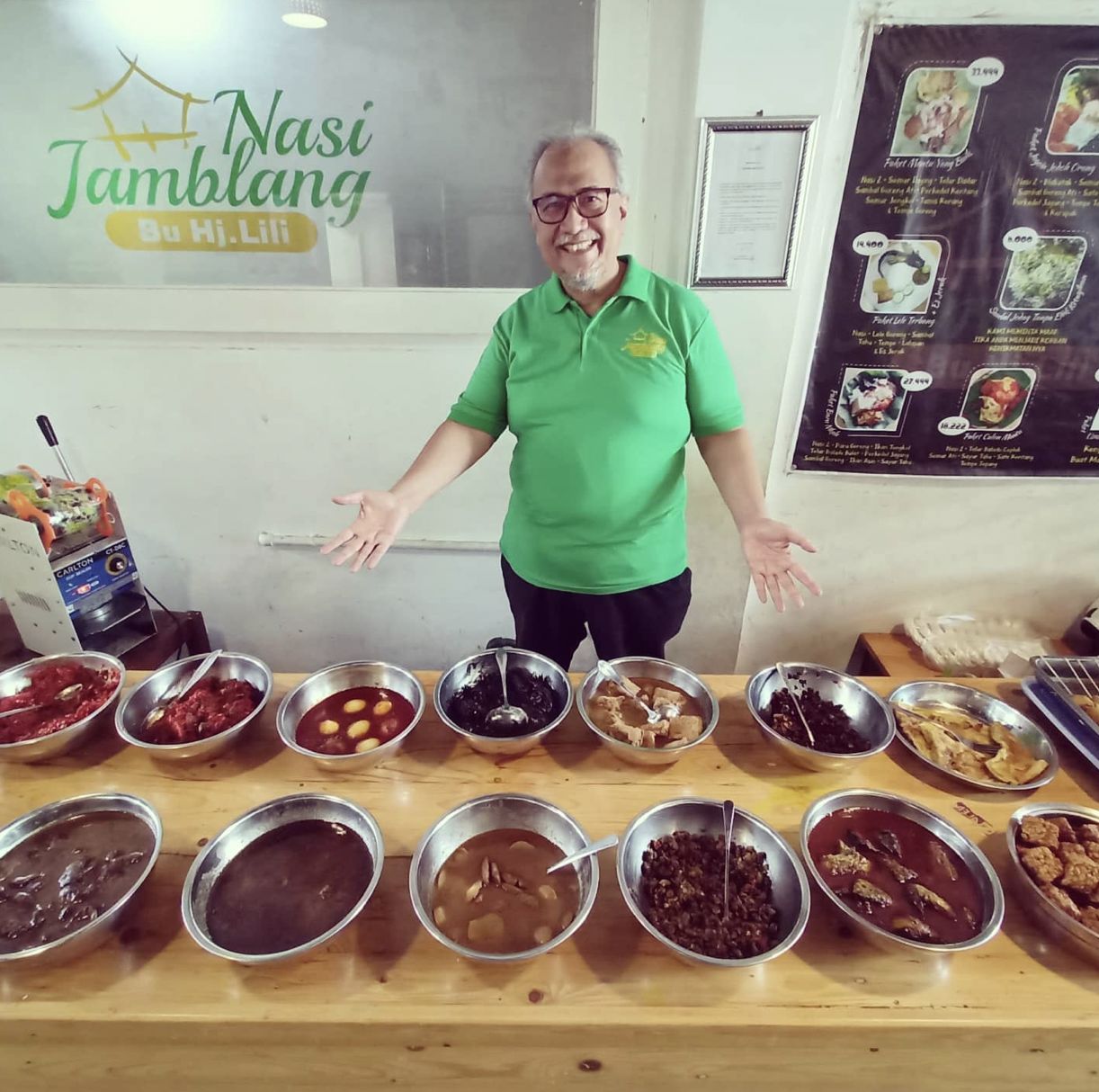 Lewat Stasiun Cirebon, Mampir Makan Nasi Jamblang dan Docang Enak Dulu