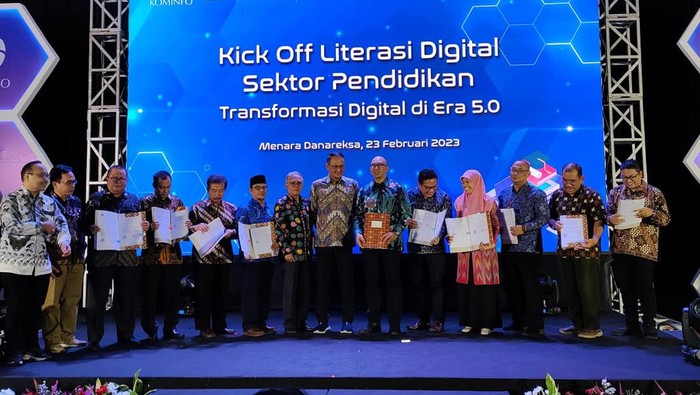 Indeks Literasi Digital Indonesia masih rendah.