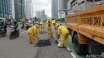 Lubang-lubang di Jalan MH Thamrin Mulai Ditambal