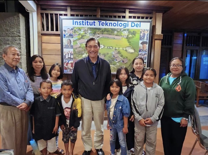 Luhut fasilitasi Nono dkk berlatih ke Olimpiade Matematika Tingkat Asia di kampusnya (Tangkapan Layar IG @luhut.pandjaitan)