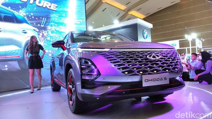Luna Maya beli Chery Omoda 5.