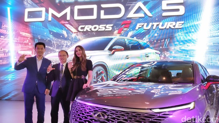 Luna Maya beli Chery Omoda 5.