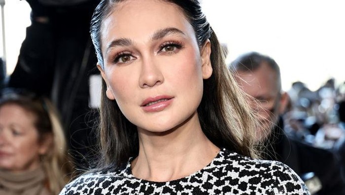 NEW YORK, NEW YORK - FEBRUARY 15: Luna Maya attends the Michael Kors Collection Fall/Winter 2023 Runway Show on February 15, 2023 in New York City. (Photo by Jamie McCarthy/Getty Images for Michael Kors)