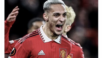 Ekspresi Antony usai menaklukkan Barcelona. Foto: Twitter