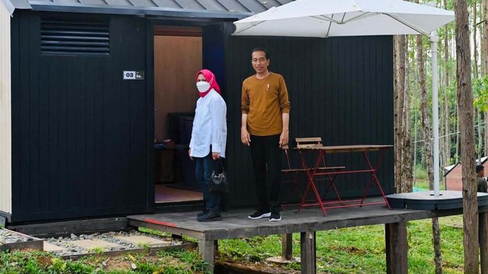 Menginap di Kawasan Inti IKN, Jokowi & Iriana Tidur di Kabin Presiden Joko Widodo dan Ibu Iriana Joko Widodo bermalam di Kawasan Inti Pusat Pemerintahan (KIPP) IKN. Begini suasananya.