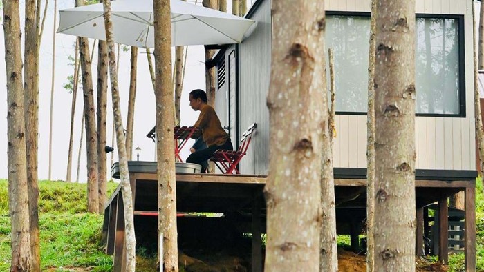 Presiden Joko Widodo dan Ibu Iriana Joko Widodo bermalam di Kawasan Inti Pusat Pemerintahan (KIPP) IKN. Begini suasananya.