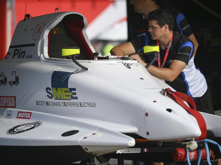 Mengintip Persiapan Pembalap F1 Powerboat Sebelum Jajal Trek Danau Toba