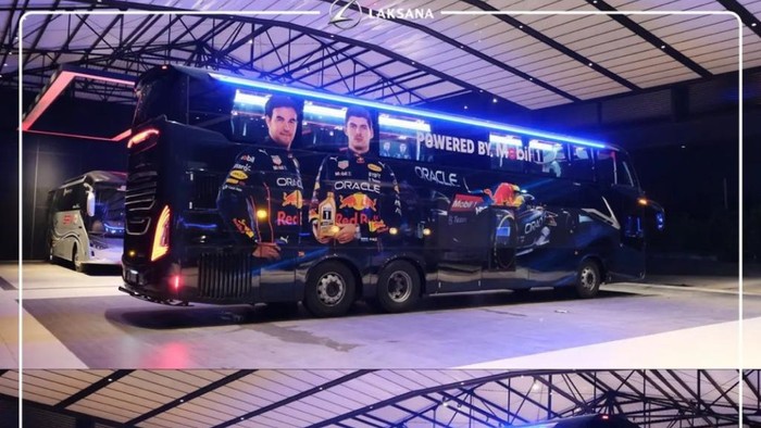Merek pelumas Mobil1 luncurkan bus tingkat yang di dalamnya ada simulator balap F1