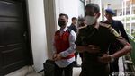 Momen AKP Irfan Peluk Istri-Ortu Usai Divonis 10 Bulan Penjara