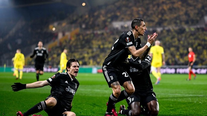 NANTES, FRANCE - FEBRUARY 23: Angel Di Maria of Juventus celebrates after scoring his teams first goal with teammate Nicolo Fagioli during the UEFA Europa League knockout round play-off leg two match between FC Nantes and Juventus at Beaujoire Stadium on February 23, 2023 in Nantes, France. (Photo by Daniele Badolato - Juventus FC/Juventus FC via Getty Images)