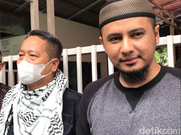 Nazmi Bawazier, ipar Ustaz Arifin Ilham